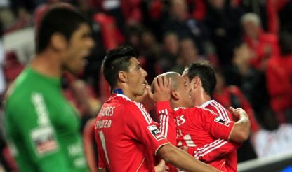 Benfica vence Olhanense e iguala FC Porto
